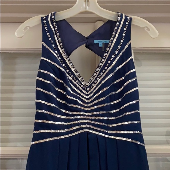 Minuet long formal dress - Picture 4 of 4